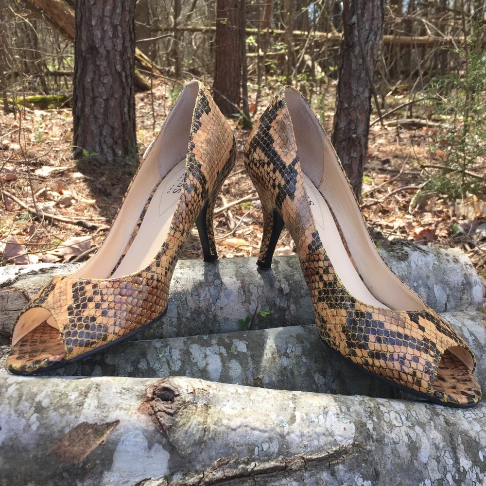 Guess Snakeskin Peep Toe Pumps 7.5 Animal Print Classic Heels